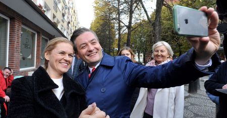 Fala krytyki zalała Biedronia. Poszło o słowa o "tresowaniu" Nowackiej. Jest reakcja