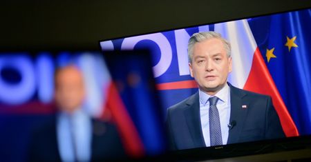 Koronawirus w Polsce. Robert Biedroń o zakazach: Kościół jest traktowany wyjątkowo