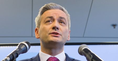 Robert Biedroń: trzeba znacjonalizować majątek PiS, tak jak PZPR