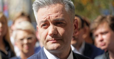 Nie taki Robert Biedroń straszny, jak go opozycja maluje. Polacy nie wierzą w jego sukces