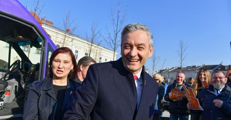 Wpadka Roberta Biedronia na konwencji w Kielcach
