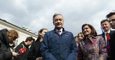 Robert Biedroń zapowiada swoją "piątkę". Rysuje Dudzie tęczę
