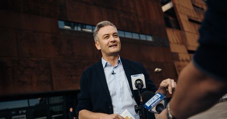Najnowszy sondaż. Uwzględniono w nim nową partię Roberta Biedronia