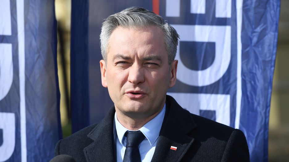 Robert Biedroń o prezydencie: prowadzi kampanię na koronawirusie