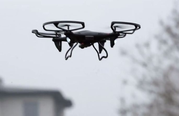 Dron z Biedronki za 249 złotych. Sprawdzamy czy warto kupić