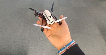 Najlepsza biurowa zabawka, czyli dron Parrot Mambo FPV [BURTAN OCENIA]