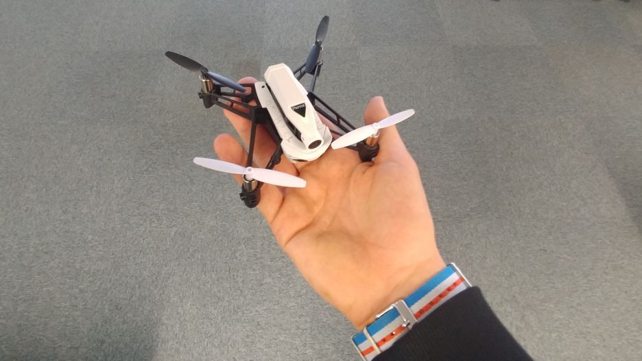 Mały, ale daje dużo frajdy - oto Parrot Mambo FPV.