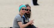 Magdalena Cielecka spaceruje z partnerem na plaży [PAPARAZZI]