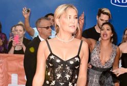 Kate Hudson kusi w prześwitach na czerwonym dywanie