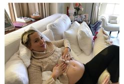 Kate Hudson pochwaliła się dużym brzuchem ciążowym. Poród tuż tuż