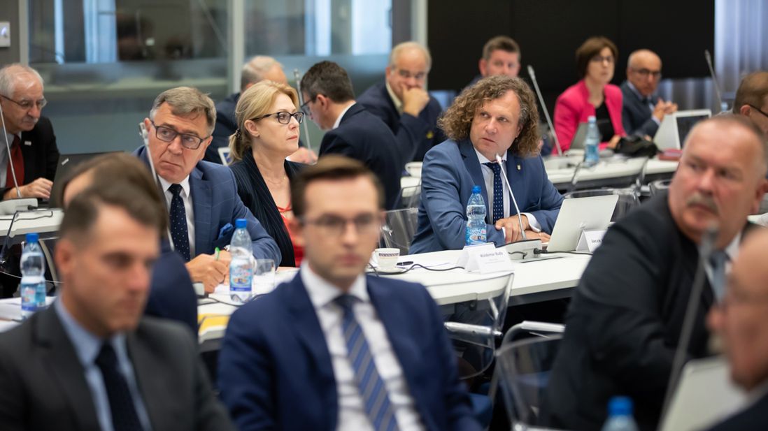 Samorządowcy zarzucają rządowi finansowanie obietnic kosztem rozwoju gmin i miast