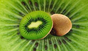 Palisz, pijesz i żyjesz w ciągłym stresie? Jedz dużo kiwi!