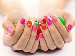 Sztuczki, które znacznie ułatwią domowy manicure