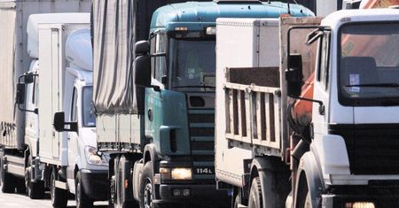 Kierowcy ciężarówek czekają na elektroniczny system opłat