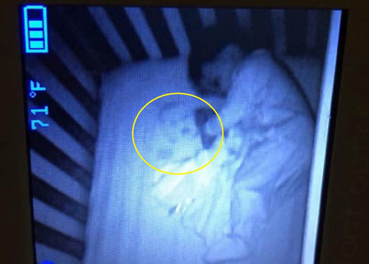 Położyła dziecko do snu. To, co zobaczyła na kamerze ją przeraziło