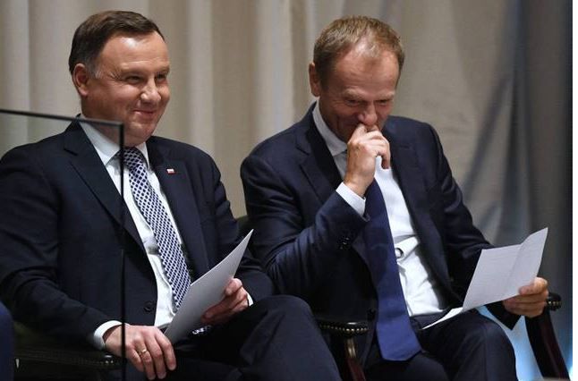 Spotkanie Duda - Tusk. W PiS zawrzało. Politycy zdradzają, co się dzieje