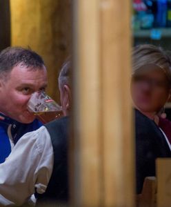 W dzień narty, wieczorem piwo z góralami. Andrzej Duda korzysta z zimy