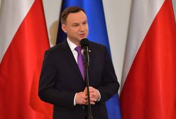 Andrzej Duda odbiera odznaczenia. Wcześniej sam je wręczył