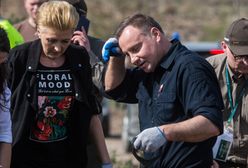 Andrzej Duda z żoną sadzili drzewa w Rytlu. Prezydent ocierał pot z czoła