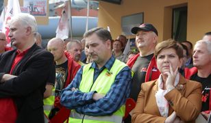 Obalono pomnik księdza Henryka Jankowskiego. Piotr Duda oburzony