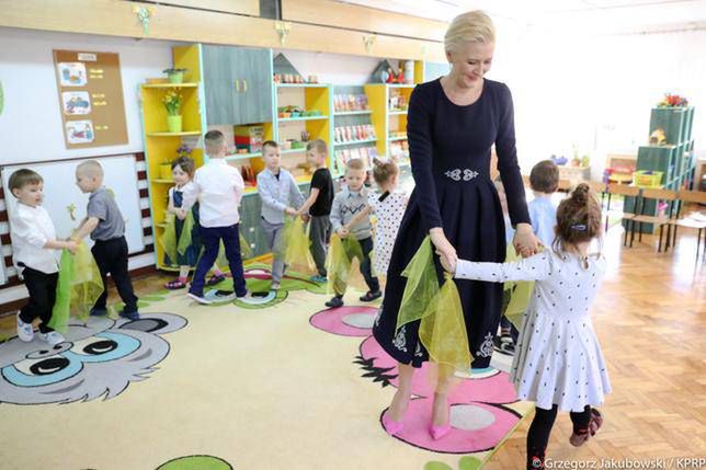 Agata Duda odwiedziła swoje dawne przedszkole i pokazała słodkie zdjęcie z dzieciństwa