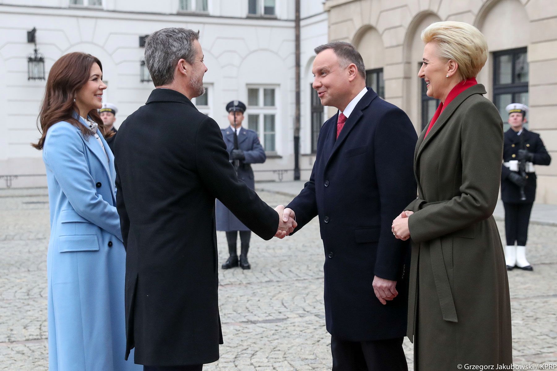 Andrzej Duda i Agata Duda witają duńską parę książęcą 