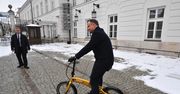 Prezydent szalał elektrykami. Jazda na dwa i cztery koła