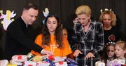 Para prezydencka pakowała paczki dla biednych. Andrzej Duda zaskoczył wspomnieniem