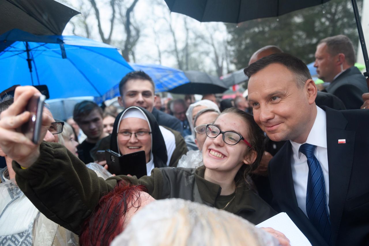 Politycy korzystają z komunikatorów. "Wydaje im się, że treść wiadomości jest poufna"