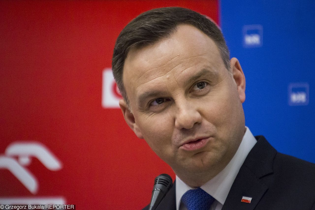 Andrzej Duda pokazuje PiS pazurki. Traci w oczach Polaków