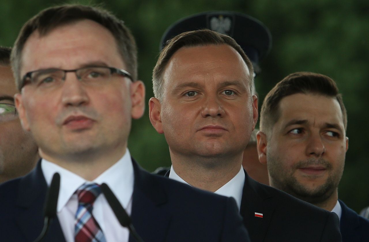 Przyjaźń, która kończy się wojną. Andrzej Duda nie pierwszy raz zdradził Zbigniewa Ziobrę. 