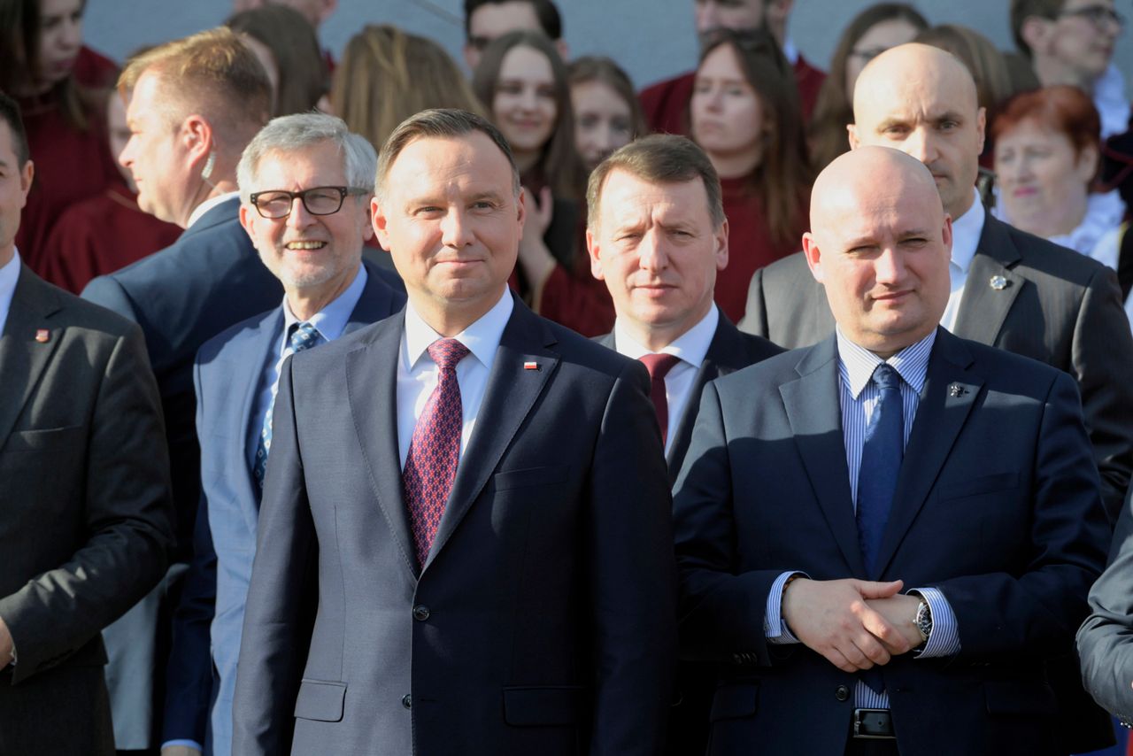 "Prezydent przyznał, że dane o zarobkach są fałszywe". Nauczyciele spotkali się z Andrzejem Dudą