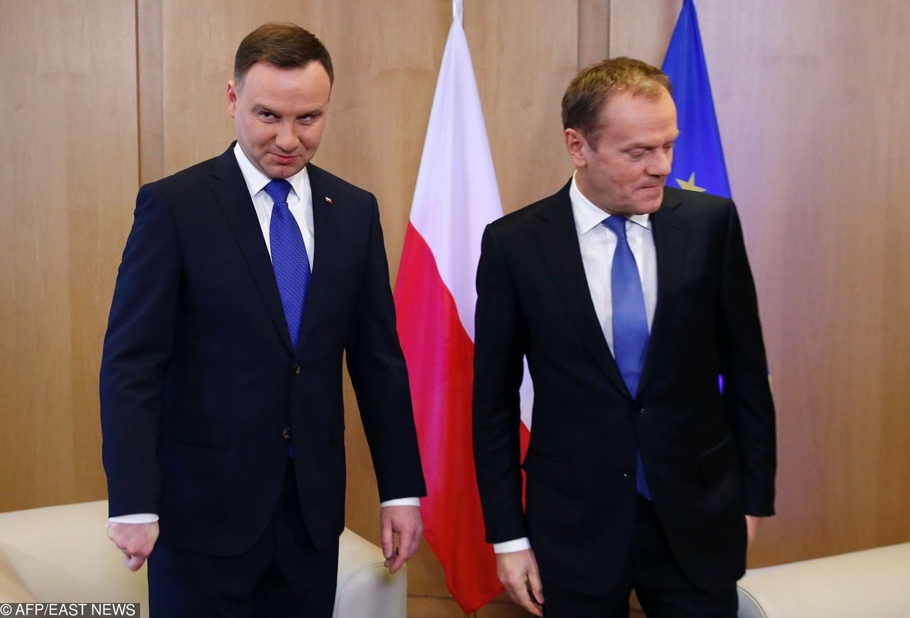 Donald Tusk musi gonić Andrzej Dudę. Na podium też Robert Biedroń