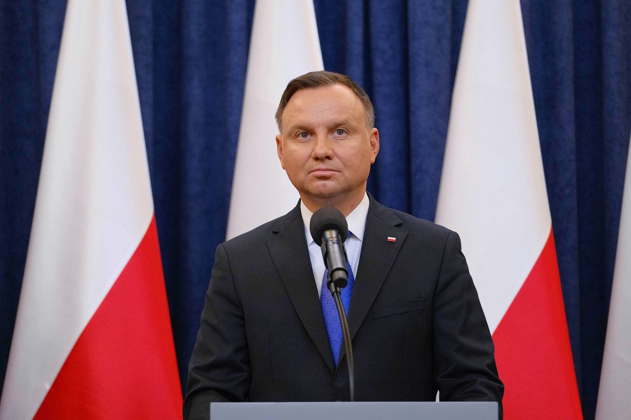 Koronawirus w Polsce. Andrzej Duda podjął decyzję ws. "Tarczy Antykryzysowej" 