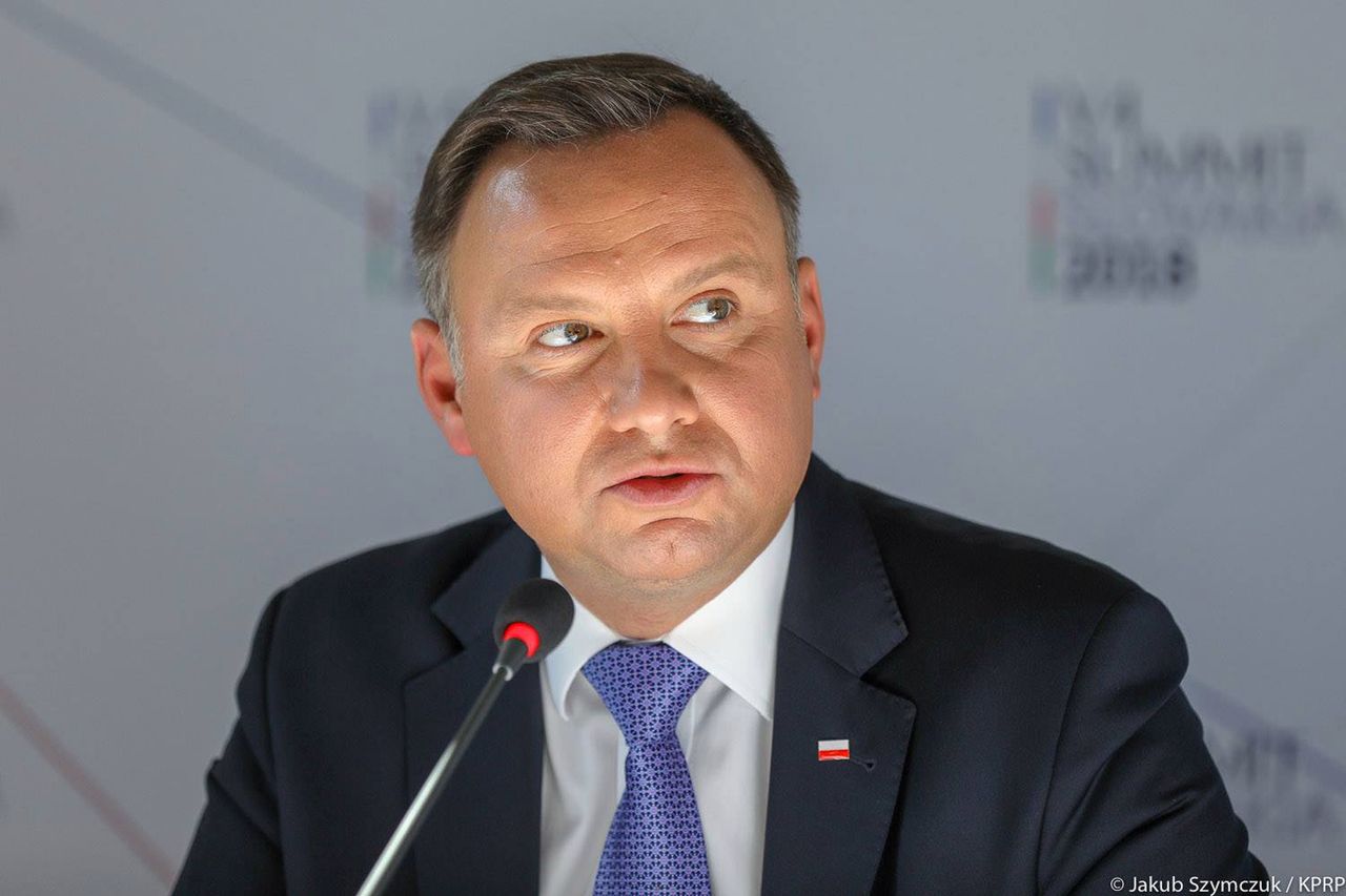 Andrzej Duda i eko-żarówki. Uważa je za symbol opresji UE, ale jego kancelaria kupuje ich setki