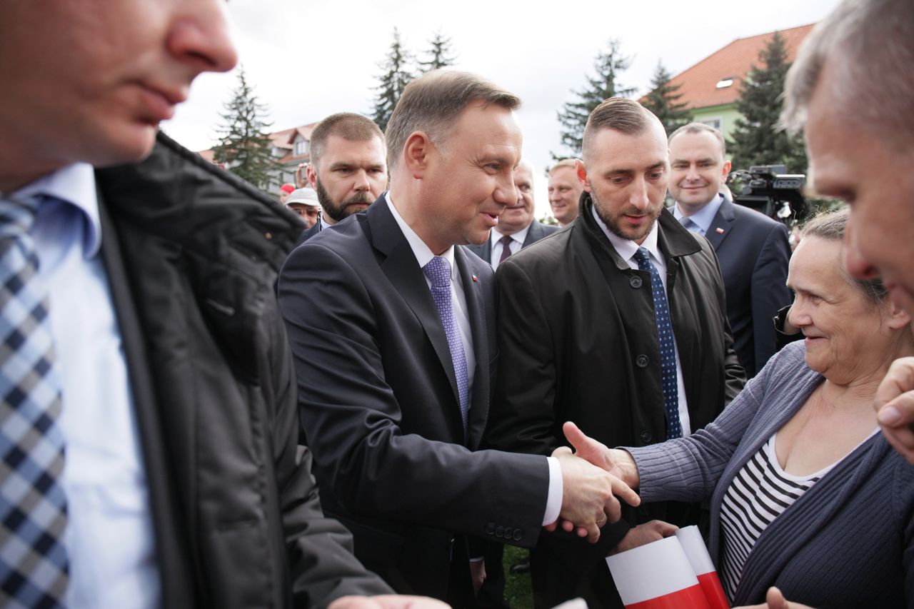 Duda znów interweniuje ws. protestujących w Sejmie. Kieruje prośbę do Rafalskiej