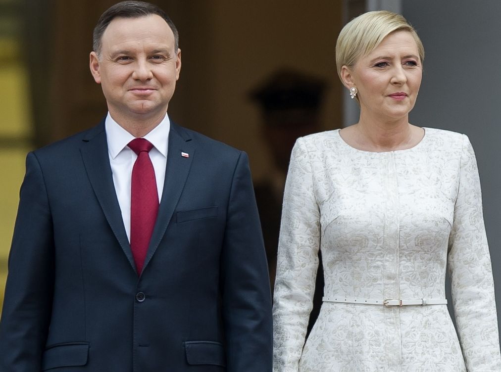 Agata Duda na spotkaniu z parą prezydencką Łotwy. Pasuje jej taki kolor?