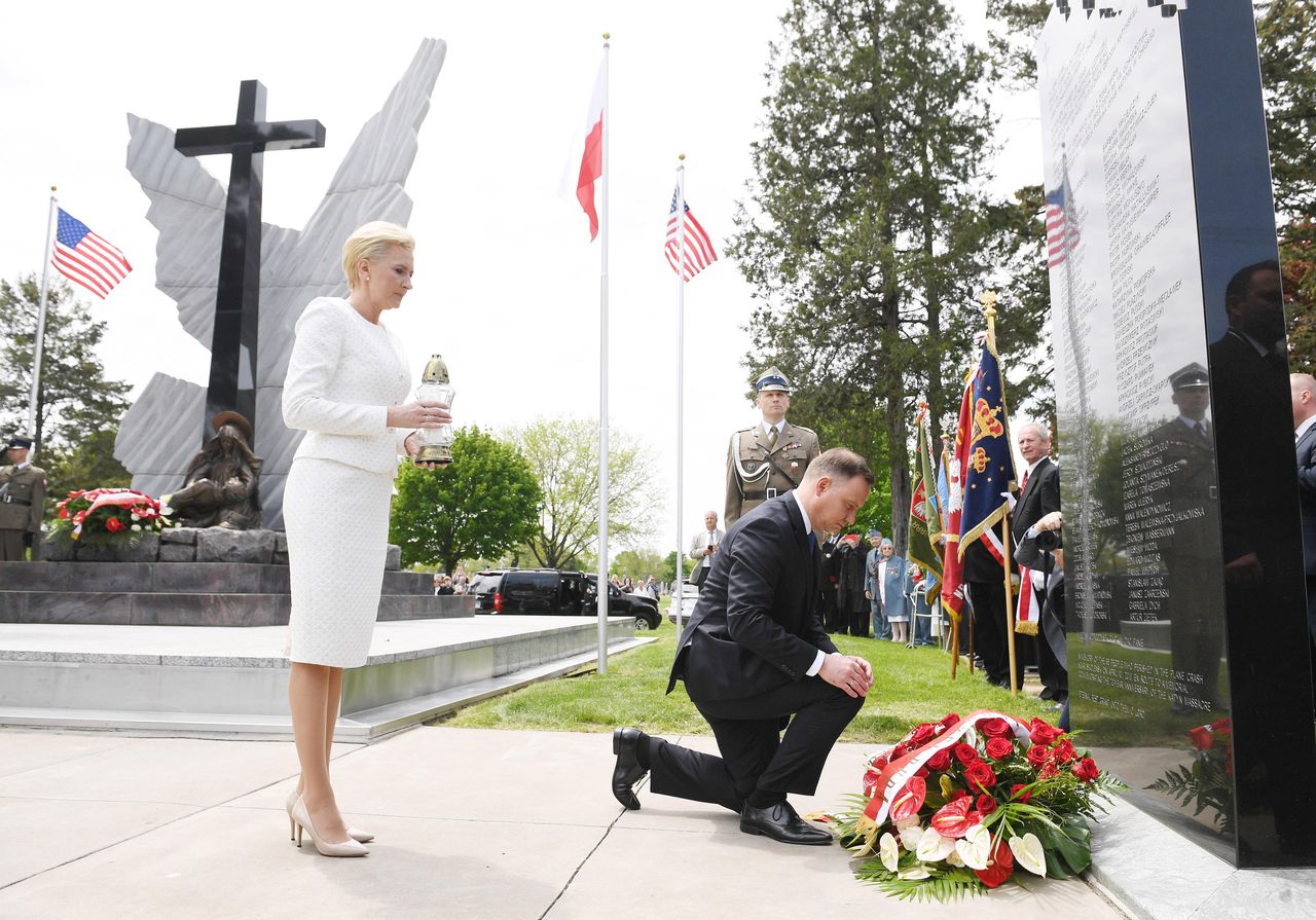 Środowisko PiS łączą nie tylko poglądy. "Symbolem nepotyzmu władzy stały się kwiaciarki"