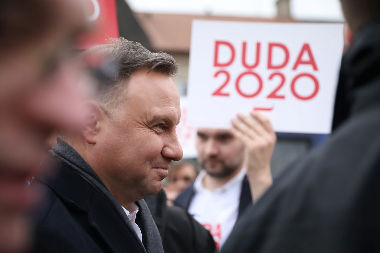 Wybory prezydenckie 2020. Zatrzymanie po wiecu prezydenta Andrzeja Dudy w Łowiczu