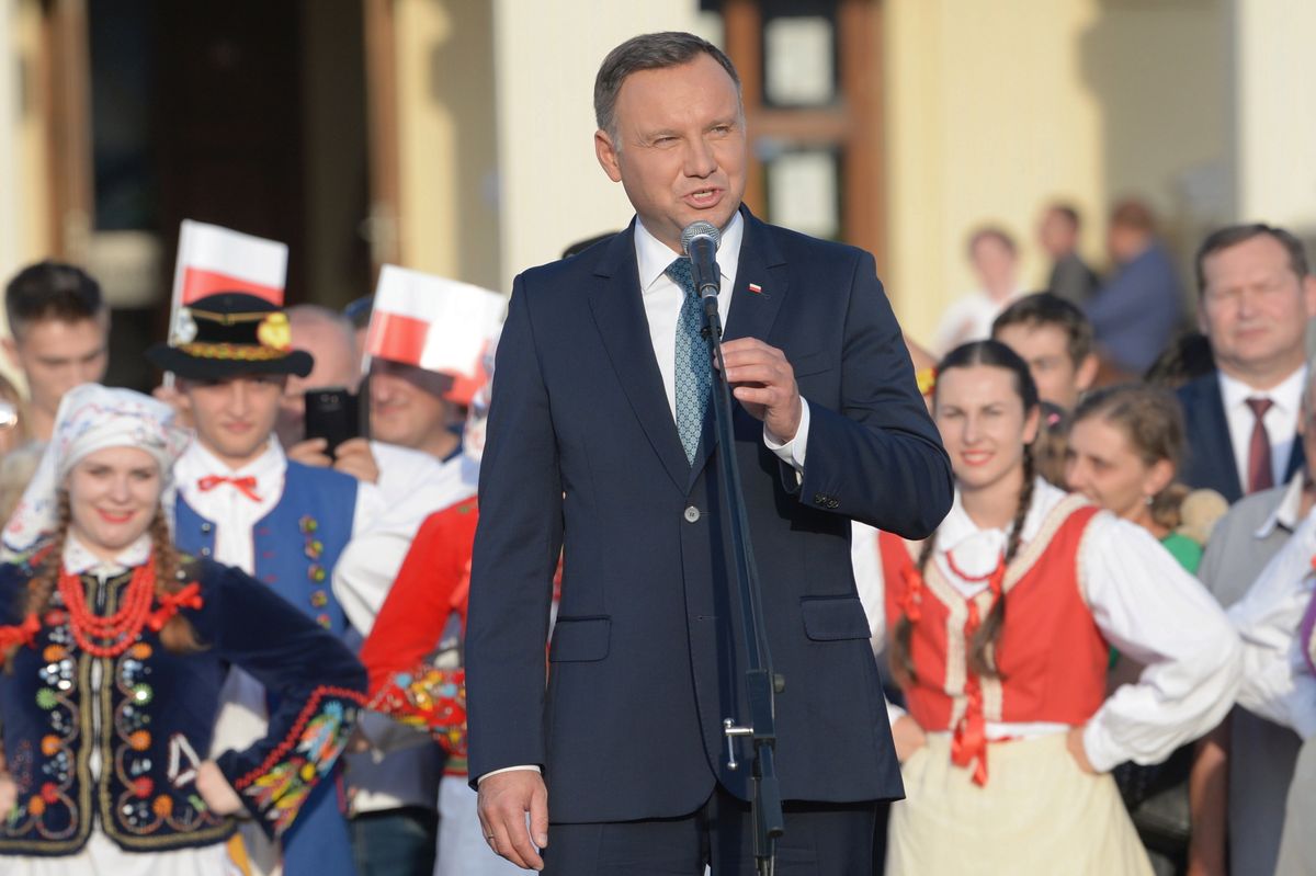 "Prezydenta poniosły emocje". Ujawniamy kulisy przemówienia Andrzeja Dudy z Leżajska