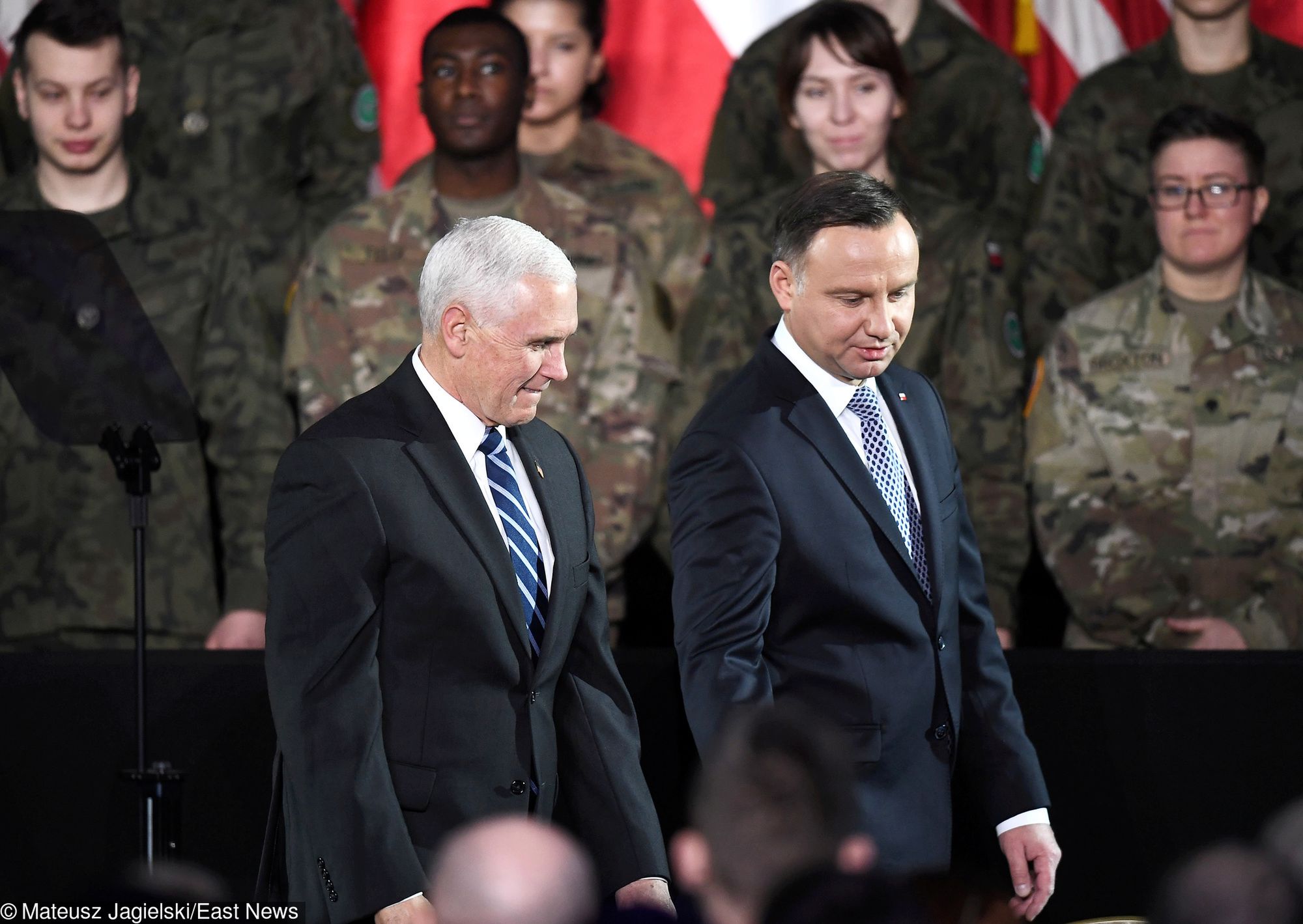 Mike Pence (L) i Andrzej Duda (P) złożą wizytę w obozie koncentracyjny Auschwitz-Birkenau