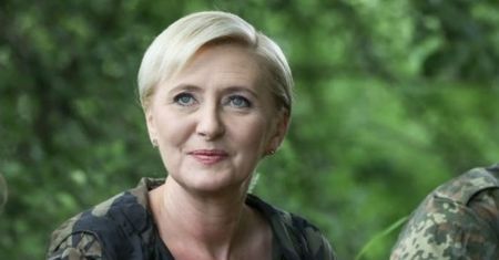 Agata Duda w nietypowej stylizacji na spotkaniu z obozowiczami Onko-Survivalu