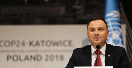 Andrzej Duda poleca artykuł w sieci. Przeczytał go do końca?