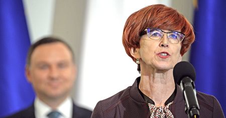 Zasady pensji minimalnej do zmiany. Armia urzędników dostanie o 207 zł wyższą wypłatę