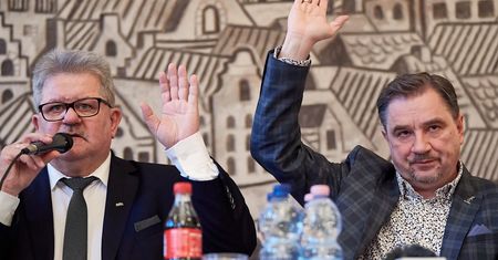Spór o tablice z postulatami sierpniowymi. Piotr Duda: Odpiłowaliśmy Lenina, to i tablice odbierzemy