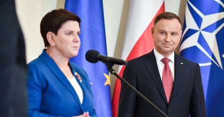 Andrzej Duda ma problem. Nazywa się Beata Szydło [BADANIE]