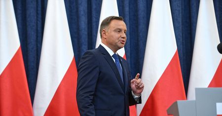 "Opera mydlana w czterech aktach". Kolejne weto Andrzeja Dudy. Mocne komentarze