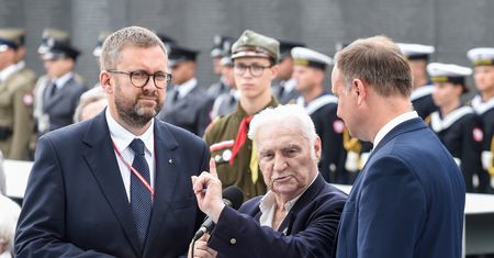 Incydent na obchodach rocznicy powstania warszawskiego. Przerwano weteranowi. "Kończymy"