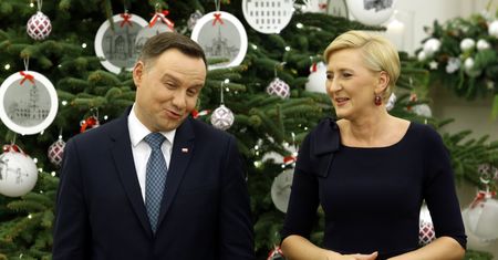 "Pierwszy prezydent z własną kolędą". Kpiny z Dudy. Mamy nagranie
