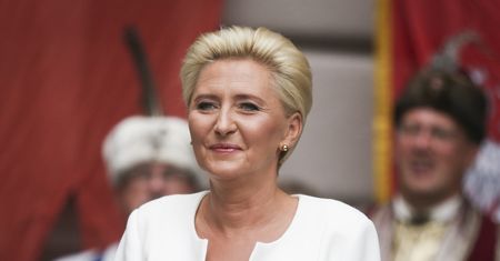 Samotność Pierwszej Damy. Woli powrót do szkoły niż drugą kadencję